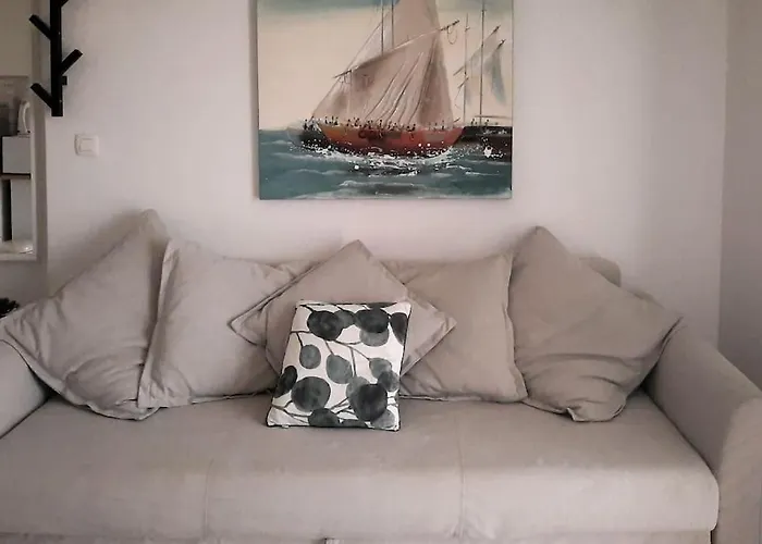 Walk To The Beach From A Cool And Modern Apartment