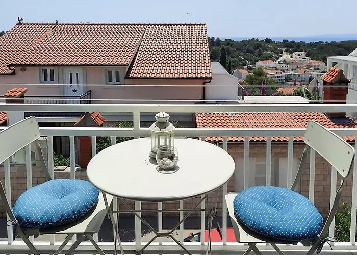 Walk To The Beach From A Cool And Modern Apartment
