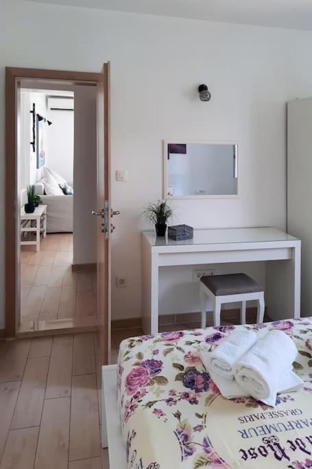 Walk To The From A Cool And Modern Apartment