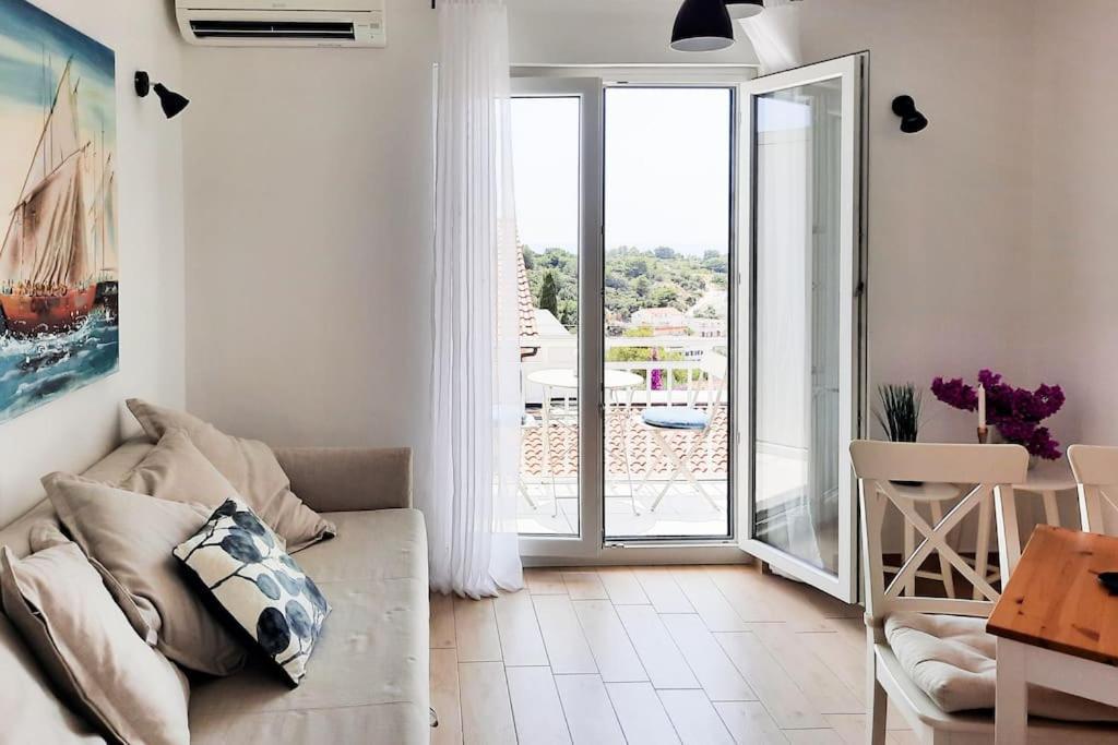 Walk To The From A Cool And Modern Apartment